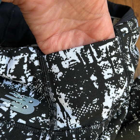 New Balance Women’s Jogging Pants - Picture 11 of 11